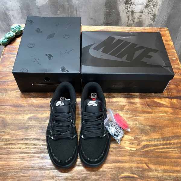 나이키 조던 X 트래비스 스캇 에어 조던 1 로우 스니커즈