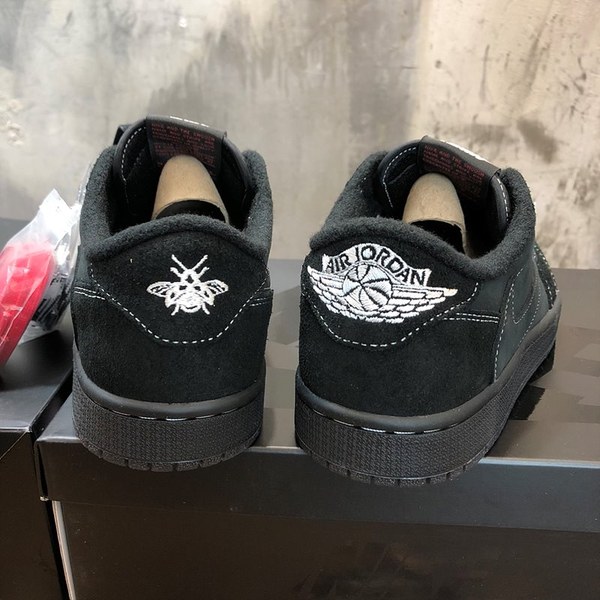 나이키 조던 X 트래비스 스캇 에어 조던 1 로우 스니커즈