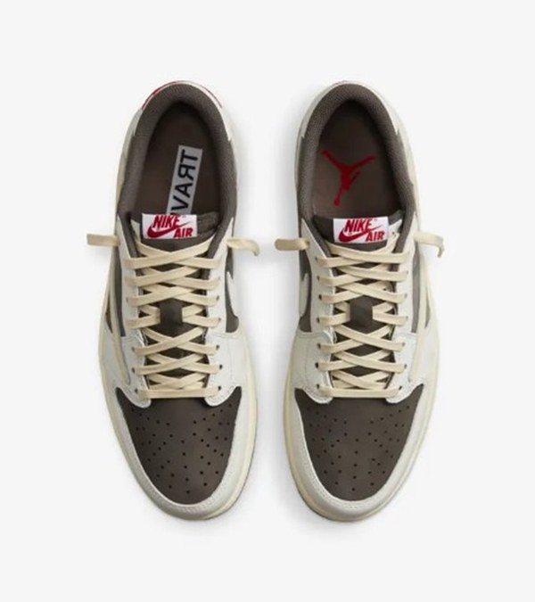 나이키 조던 X 트래비스 스캇 에어 조던 1 로우 스니커즈