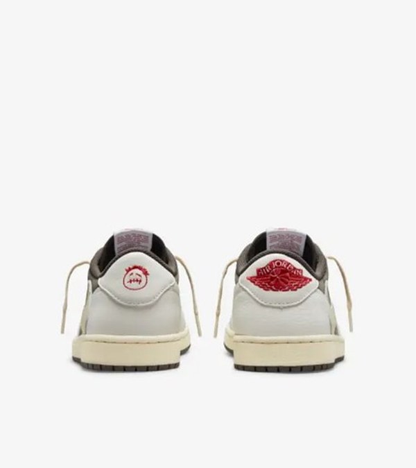 나이키 조던 X 트래비스 스캇 에어 조던 1 로우 스니커즈