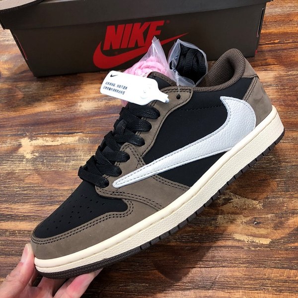 나이키 조던 X 트래비스 스캇 에어 조던 1 로우 스니커즈