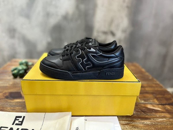 펜디 매치 블랙 가죽 로우탑 [매장가 150만원대]