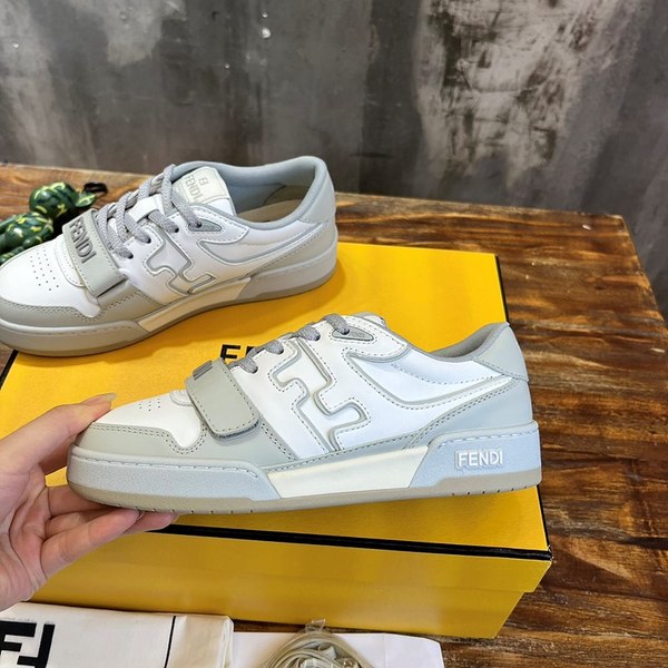 펜디 매치 화이트 가죽 로우탑 [매장가 150만원대]