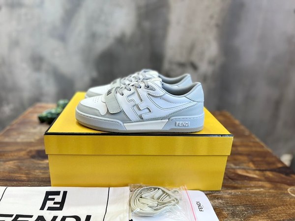 펜디 매치 화이트 가죽 로우탑 [매장가 150만원대]