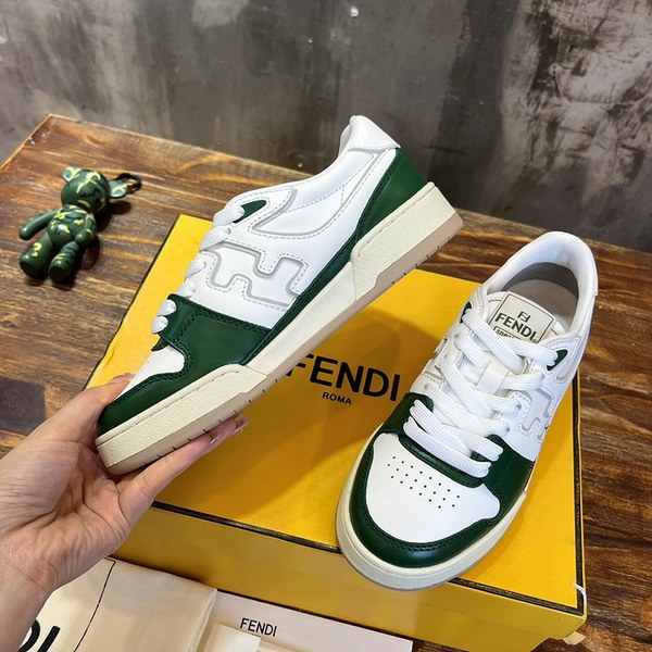 펜디 매치 화이트 가죽 로우탑 [매장가 140만원대]