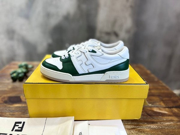 펜디 매치 화이트 가죽 로우탑 [매장가 140만원대]