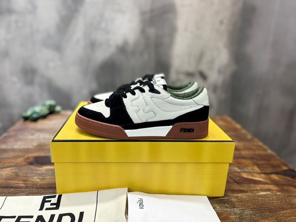 펜디 매치 블랙 스웨이드 로우탑 [매장가 140만원대]