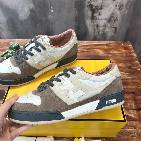 펜디 매치 그레이 스웨이드 로우탑 [매장가 140만원대]