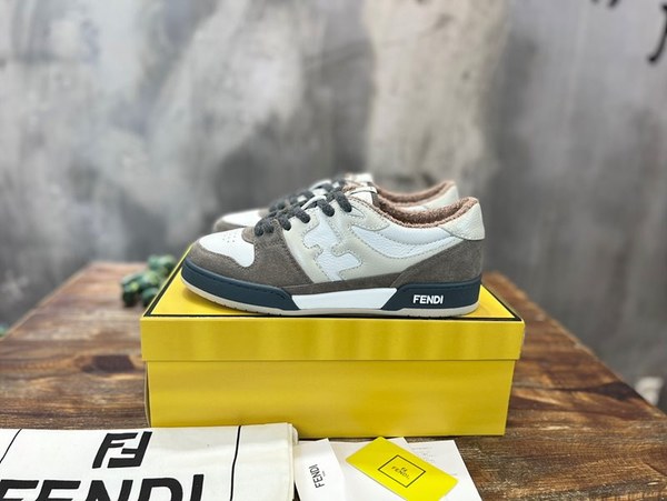 펜디 매치 그레이 스웨이드 로우탑 [매장가 140만원대]