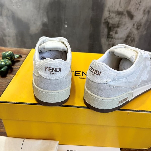 펜디 매치 화이트 스웨이드 캔버스 로우탑 [매장가 140만원대]