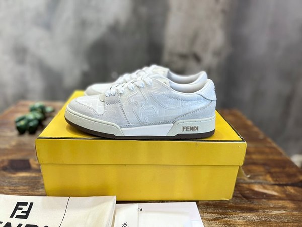 펜디 매치 화이트 스웨이드 캔버스 로우탑 [매장가 140만원대]