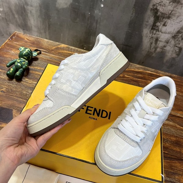 펜디 매치 화이트 스웨이드 캔버스 로우탑 [매장가 140만원대]