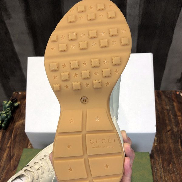 구찌 디즈니 콜라보 미키마우스 스니커즈 [매장가 140만원대]