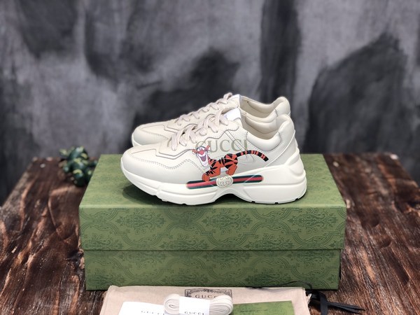 구찌 타이거 로고 스니커즈 [매장가 140만원대]