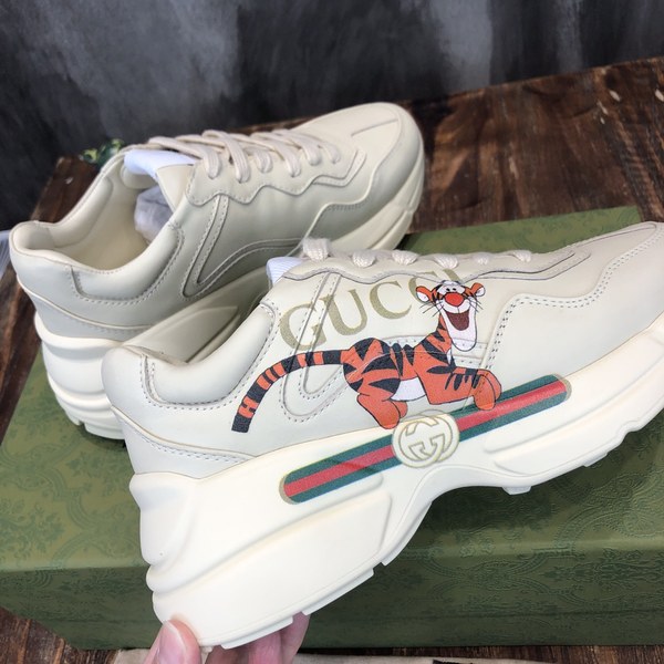 구찌 타이거 로고 스니커즈 [매장가 140만원대]