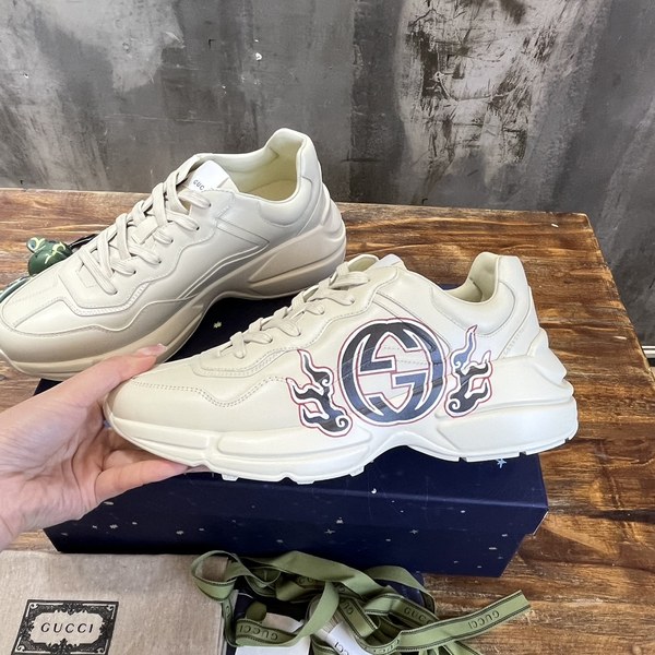 구찌 블랙 GG 불 로고 스니커즈 [매장가 140만원대]