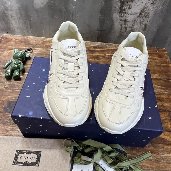 구찌 블랙 GG 불 로고 스니커즈 [매장가 140만원대]