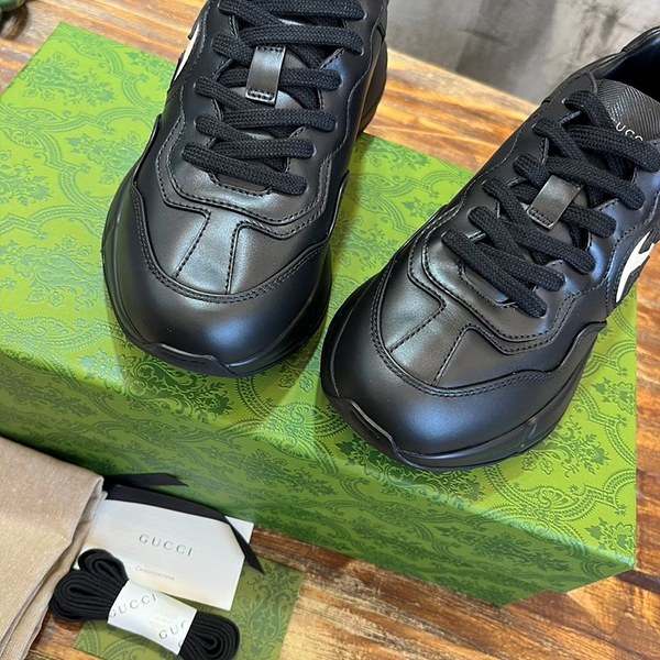 구찌 블랙 레더 인터로킹 G 롸이톤 스니커즈 [매장가 140만원대]