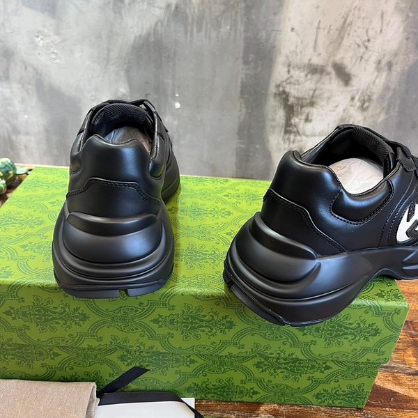 구찌 블랙 레더 인터로킹 G 롸이톤 스니커즈 [매장가 140만원대]