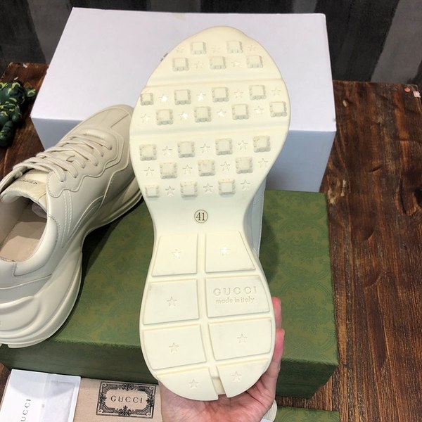 구찌 빈티지 로고 장식의 아이보리 레더 롸이톤 스니커즈 [매장가 130만원대]