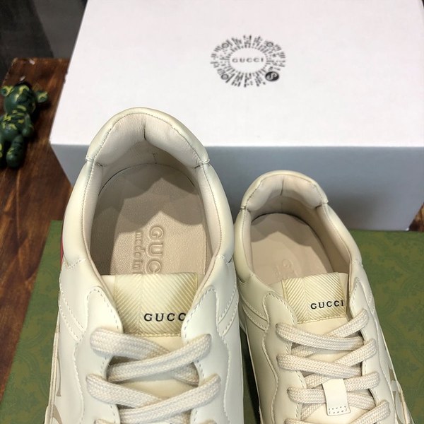 구찌 빈티지 로고 장식의 아이보리 레더 롸이톤 스니커즈 [매장가 130만원대]