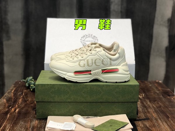 구찌 빈티지 로고 장식의 아이보리 레더 롸이톤 스니커즈 [매장가 130만원대]