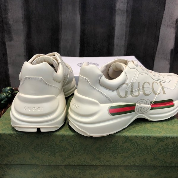 구찌 빈티지 로고 장식의 아이보리 레더 롸이톤 스니커즈 [매장가 130만원대]