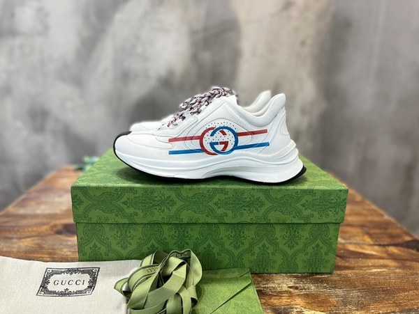 구찌 블루레드 인터로킹 G 및 스트라이프 디테일 런 스니커즈 [매장가 140만원대]