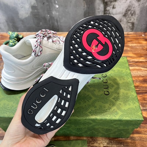 구찌 블루레드 인터로킹 G 및 스트라이프 디테일 런 스니커즈 [매장가 140만원대]