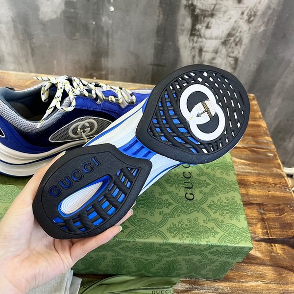 구찌 블루 스웨이드 런 스니커즈 [매장가 140만원대]