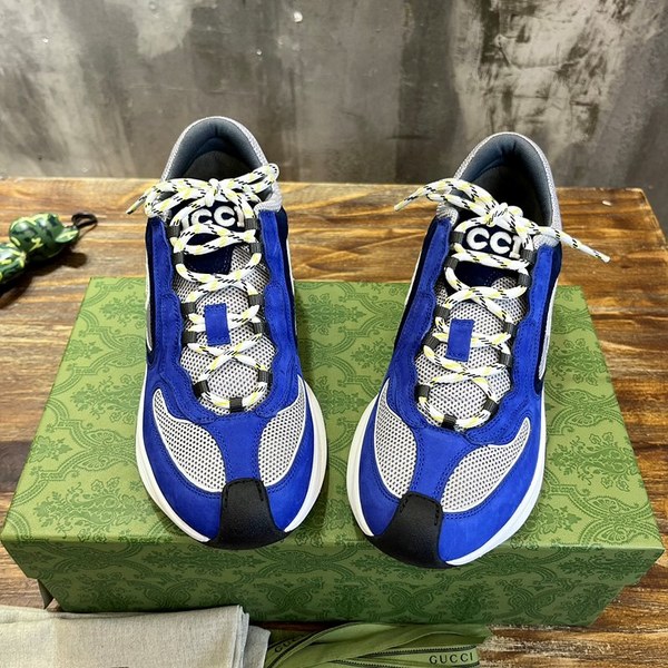 구찌 블루 스웨이드 런 스니커즈 [매장가 140만원대]
