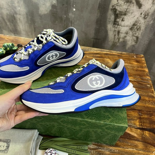 구찌 블루 스웨이드 런 스니커즈 [매장가 140만원대]