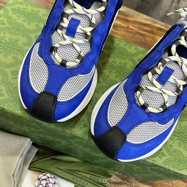 구찌 블루 스웨이드 런 스니커즈 [매장가 140만원대]