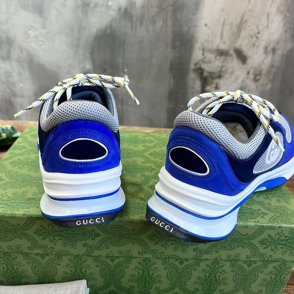 구찌 블루 스웨이드 런 스니커즈 [매장가 140만원대]