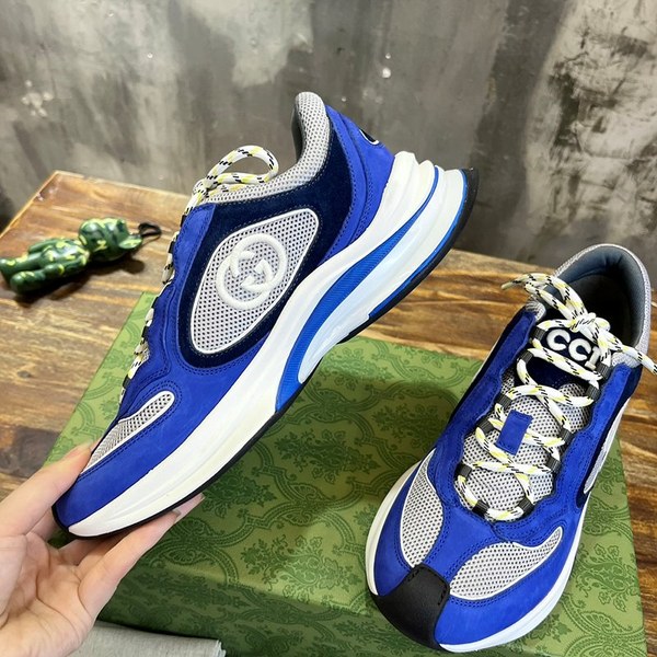 구찌 블루 스웨이드 런 스니커즈 [매장가 140만원대]