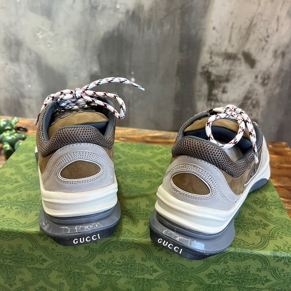 구찌 라이트 그레이 스웨이드 런 스니커즈 [매장가 140만원대]