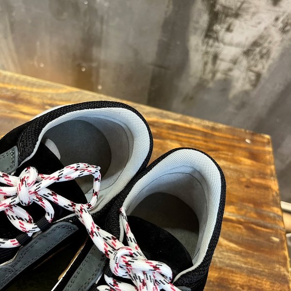 구찌 그레이 스웨이드 런 스니커즈 [매장가 140만원대]