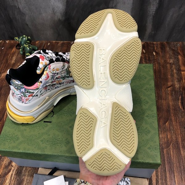 구찌 X 발렌시아가 트리플 S 스니커즈 해커 프로젝트 플라워 [매장가 170만원대]