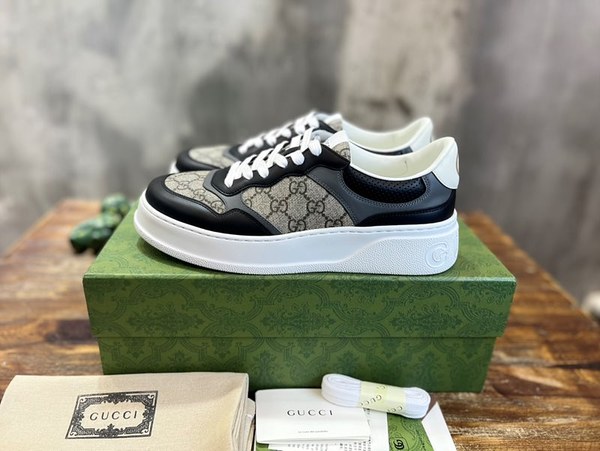 구찌 베이지/에보니 GG 수프림 캔버스 블랙 스니커즈 [매장가 120만원대]