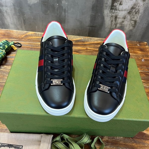 구찌 블랙 레더 웹 스니커즈 [매장가 110만원대]