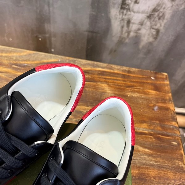 구찌 블랙 레더 웹 스니커즈 [매장가 110만원대]