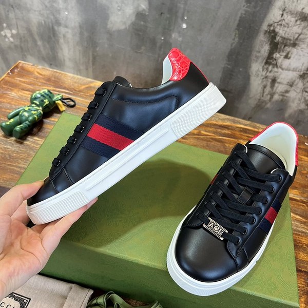 구찌 블랙 레더 웹 스니커즈 [매장가 110만원대]