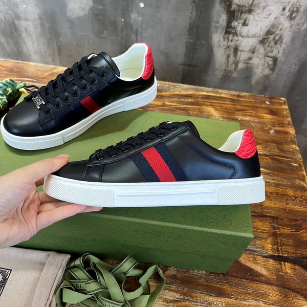 구찌 블랙 레더 웹 스니커즈 [매장가 110만원대]