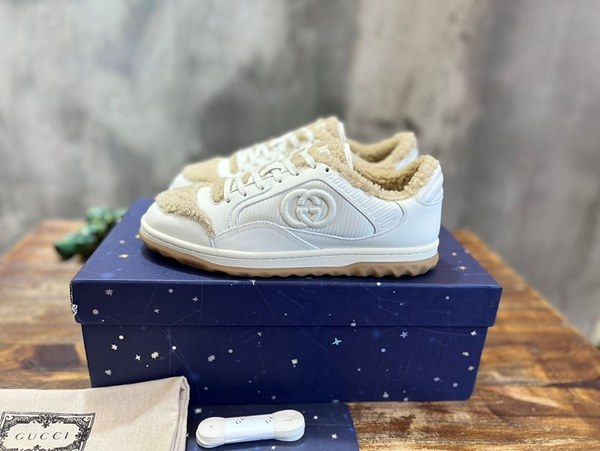 구찌 올 오프화이트 레더 스니커즈 [매장가 140만원대]