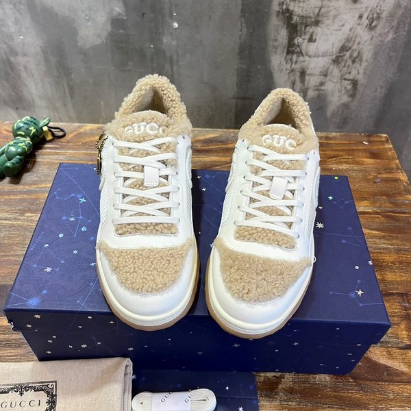 구찌 올 오프화이트 레더 스니커즈 [매장가 140만원대]