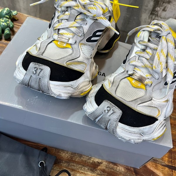 발렌시아가 카고 스니커즈 [매장가180만원대]