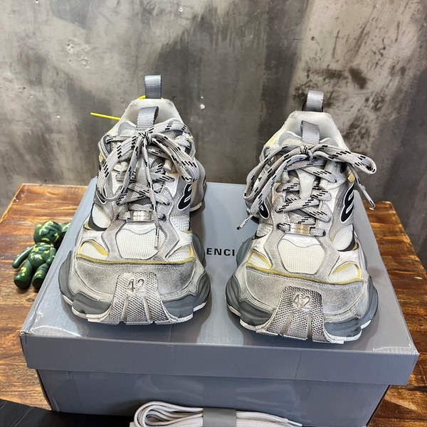 발렌시아가 카고 스니커즈 [매장가180만원대]