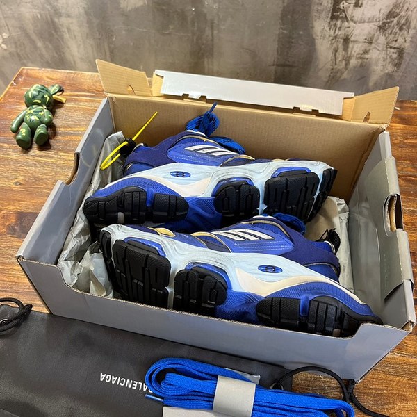 발렌시아가 카고 스니커즈 [매장가180만원대]