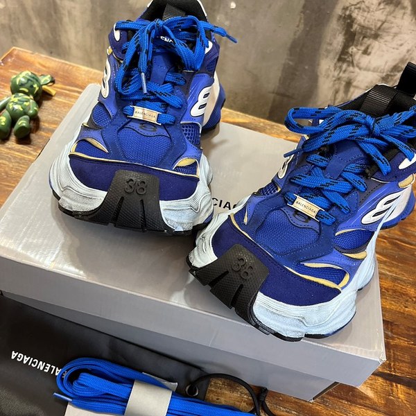 발렌시아가 카고 스니커즈 [매장가180만원대]