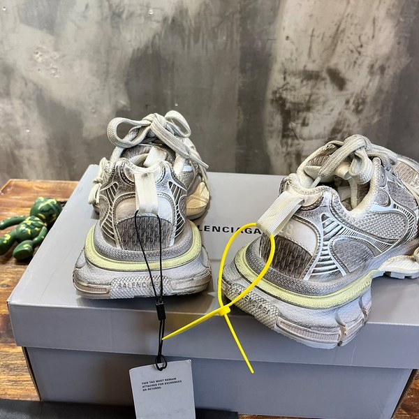 발렌시아가 3XL 스니커즈 [매장가 158만원대]